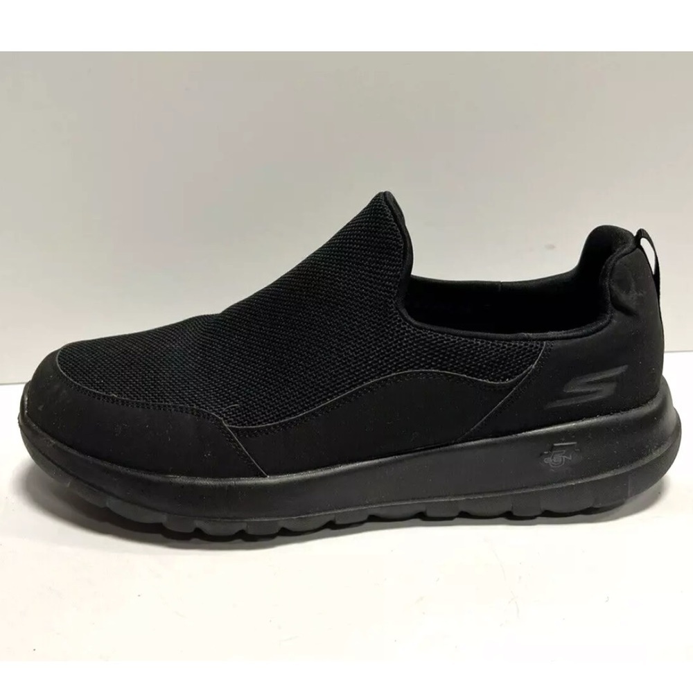 Skechers Men’s Go Walk Max Privy Sneakers Black, Size 12.5 EWW.